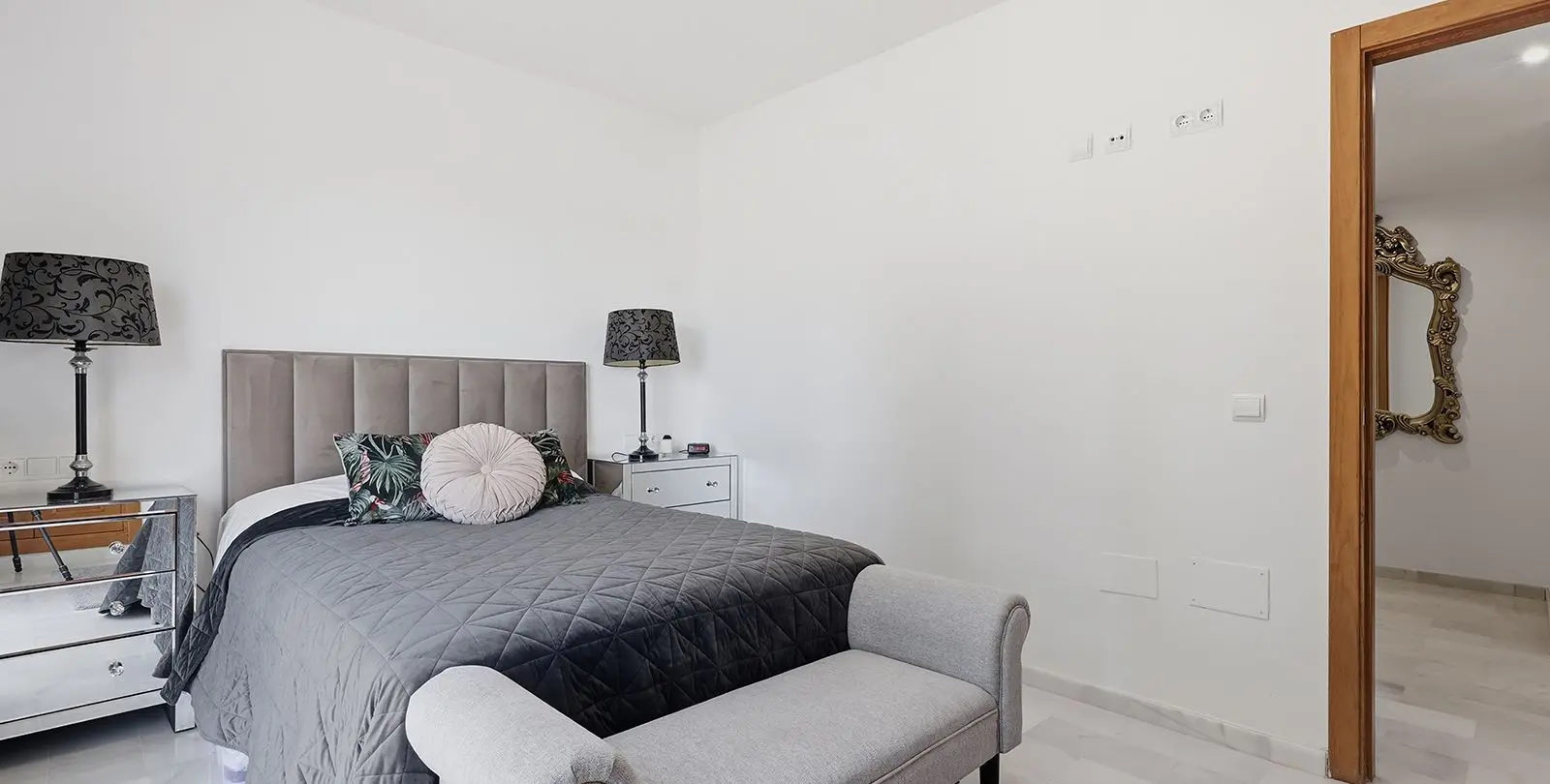 Sale of detached villa in Estepona 46