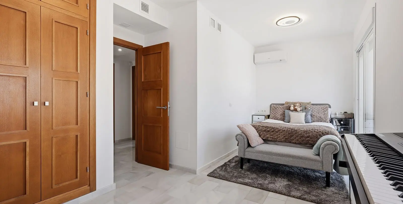 Sale of detached villa in Estepona 53