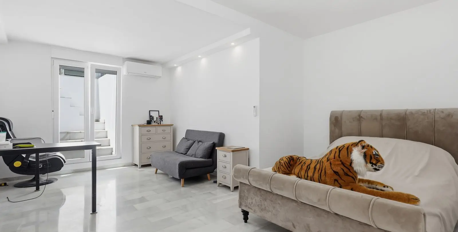 Sale of detached villa in Estepona 57