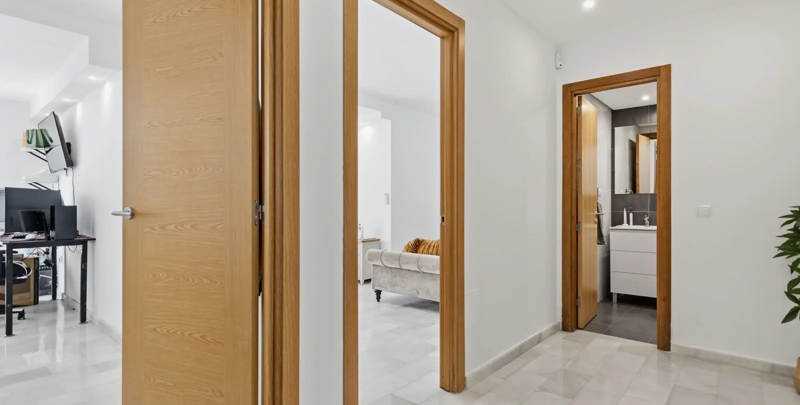 Sale of detached villa in Estepona 60