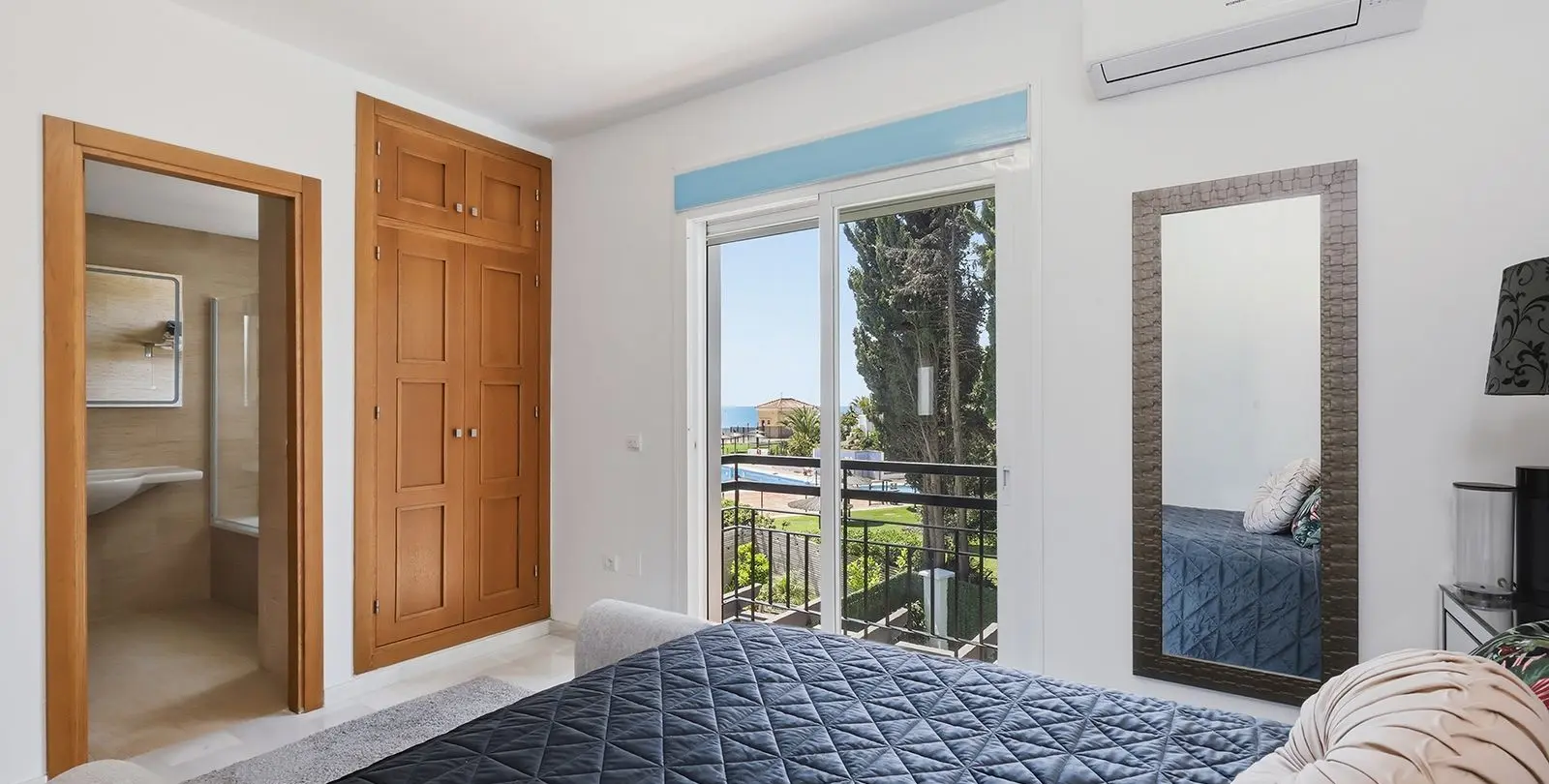 Venta de villa independiente en Estepona 50