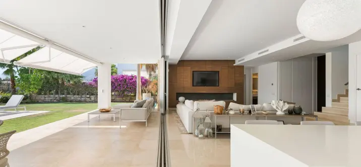 Venta de villa independiente en Río Real 1