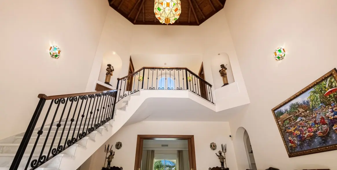 Venta de villa independiente en El Paraiso 3