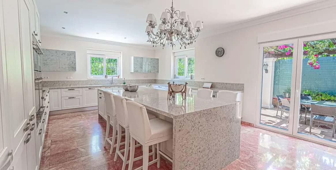 Venta de villa independiente en El Paraiso 5