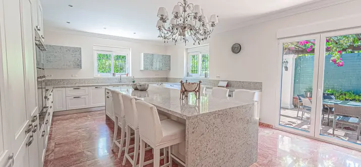 Venta de villa independiente en El Paraiso 4