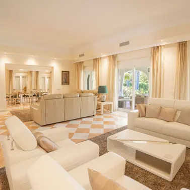 Venta de villa independiente en El Paraiso