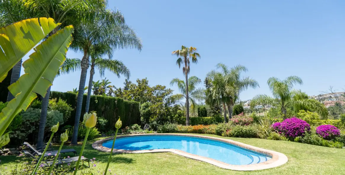 Venta de villa independiente en El Paraiso 19