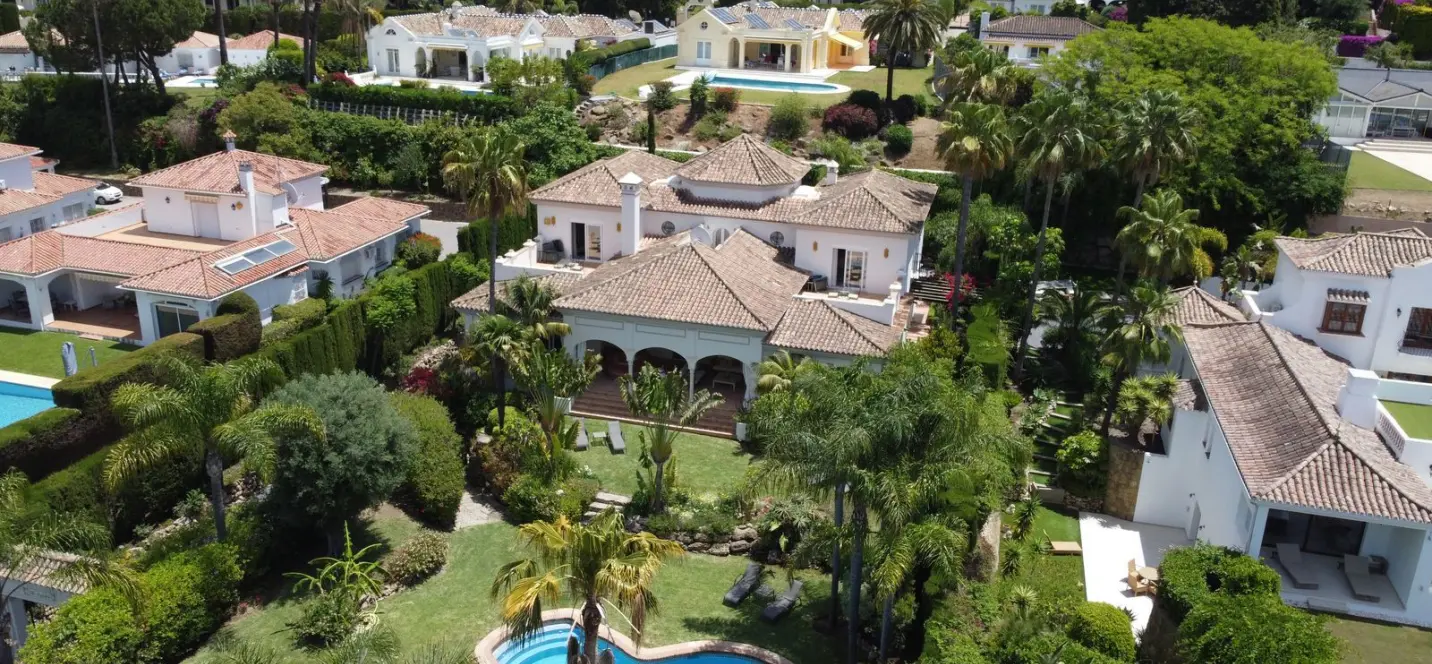 Продажа  отдельно стоящей виллы в El Paraiso 0