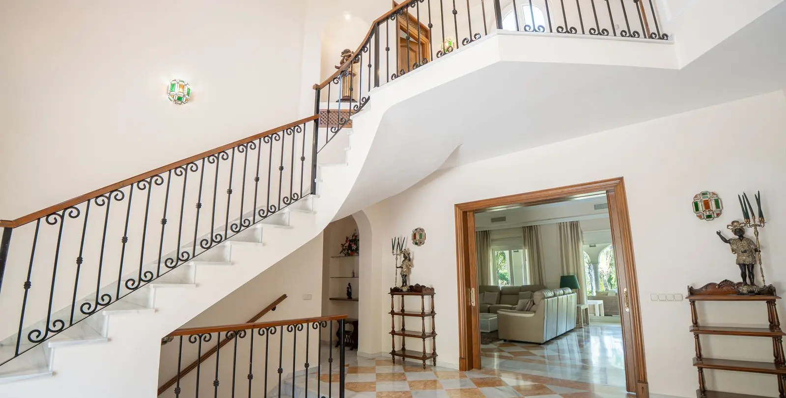 Venta de villa independiente en El Paraiso 4