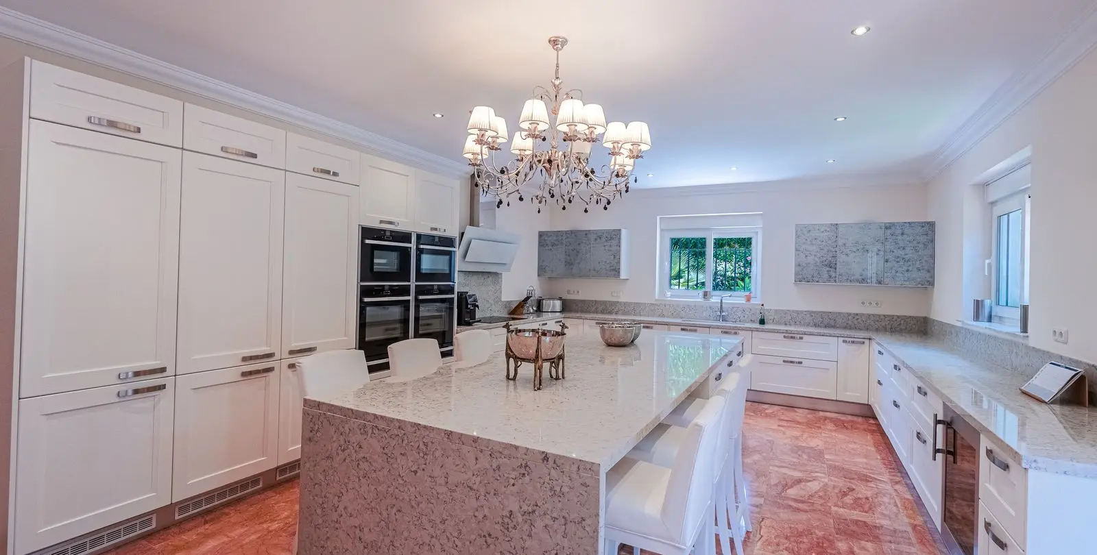 Venta de villa independiente en El Paraiso 5