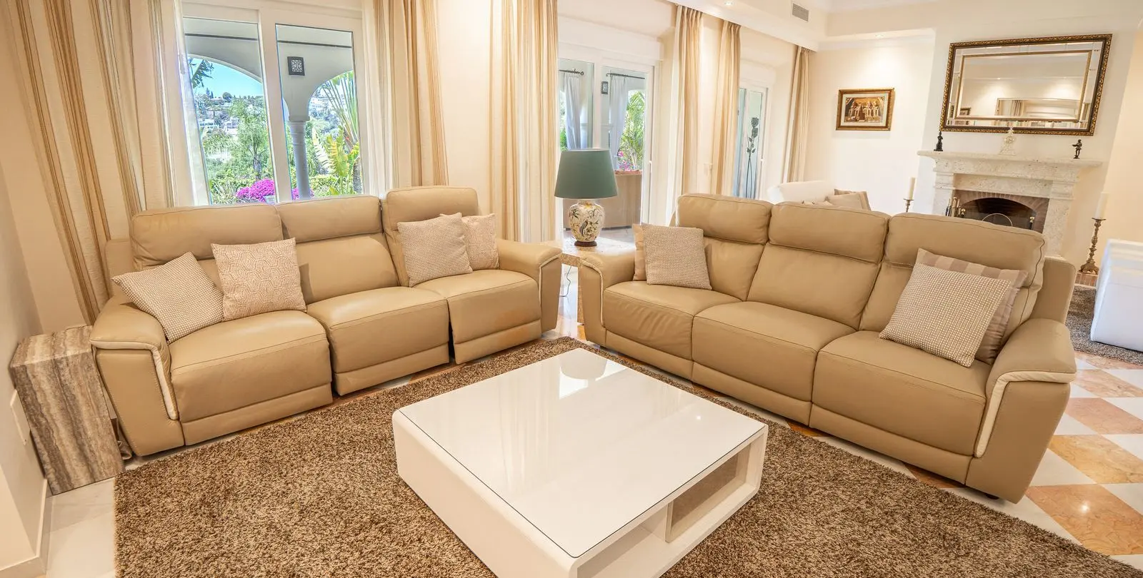 Venta de villa independiente en El Paraiso 10