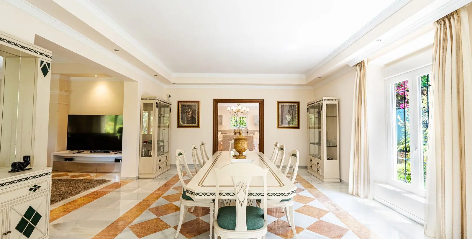 Venta de villa independiente en El Paraiso 11
