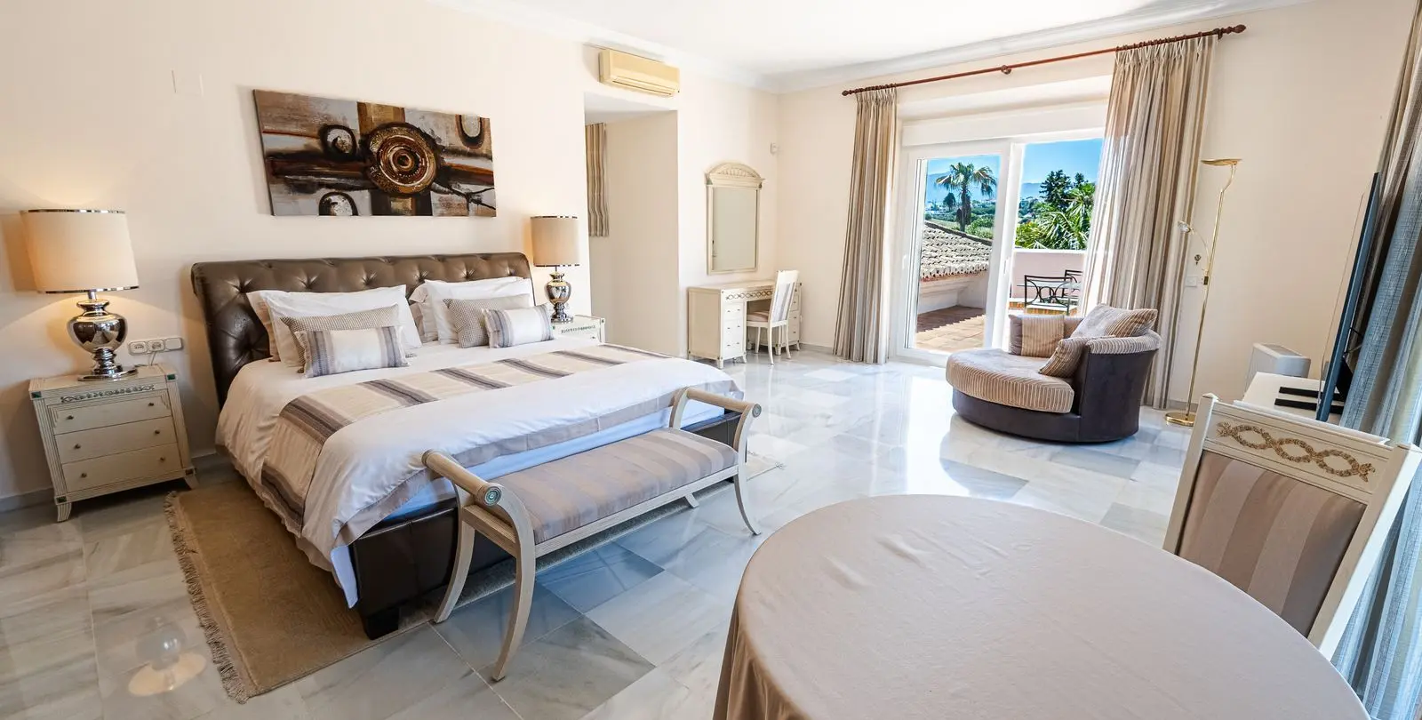 Venta de villa independiente en El Paraiso 18