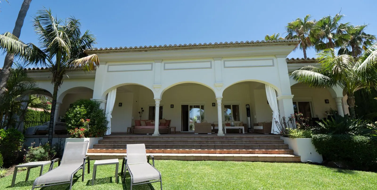 Venta de villa independiente en El Paraiso 24