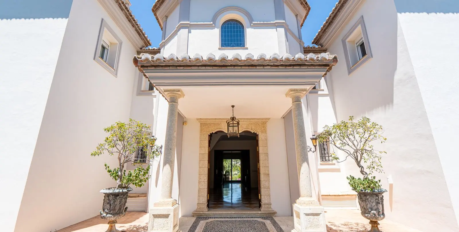Venta de villa independiente en El Paraiso 28