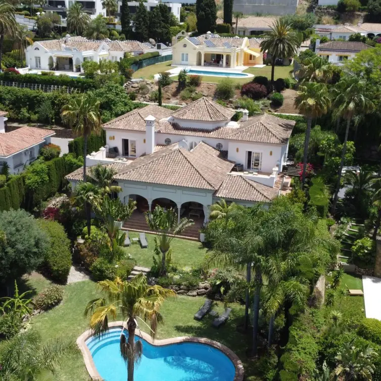 Продажа  отдельно стоящей виллы в El Paraiso