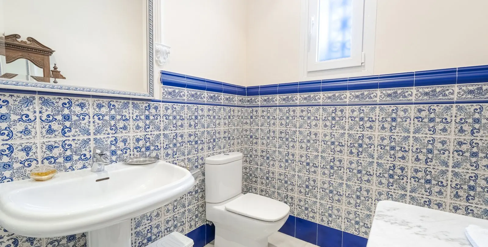 Sale of detached villa in El Paraiso 17