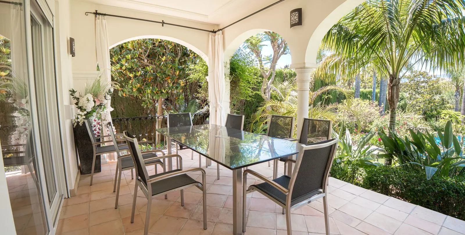 Sale of detached villa in El Paraiso 21