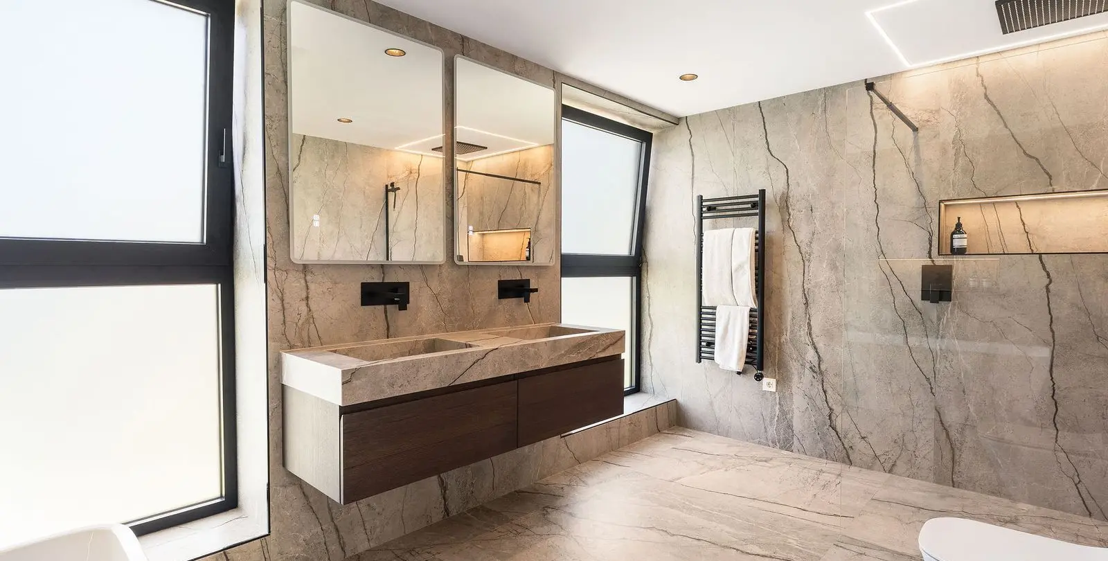 Venta de villa independiente en Bel Air 24