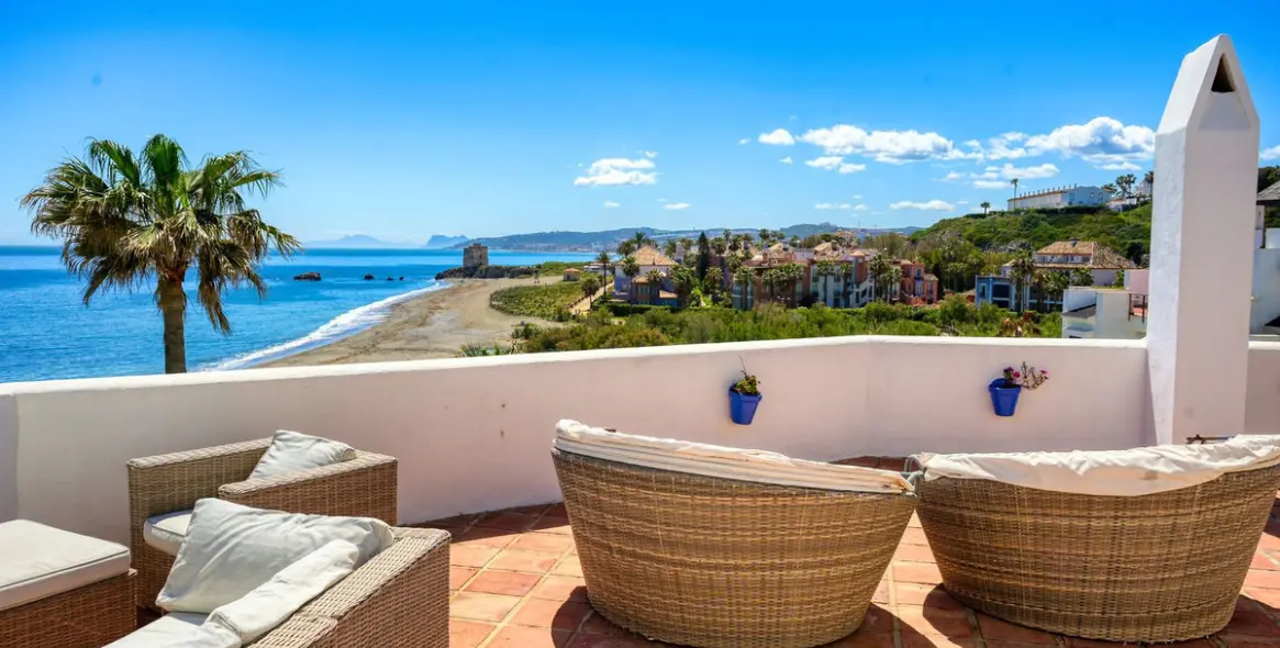 Short-term rent of penthouse in Casares 1