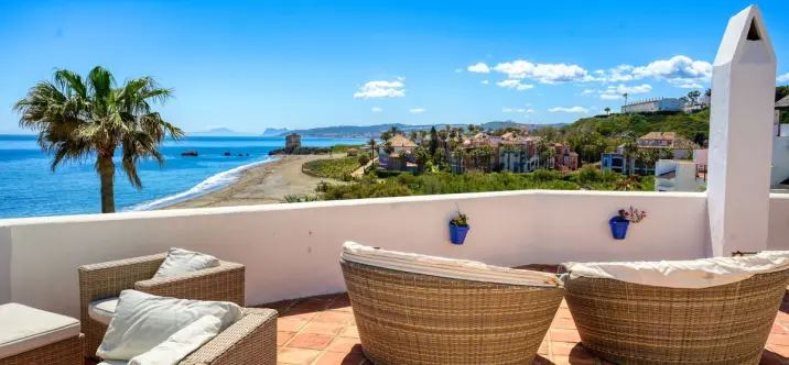 Short-term rent of penthouse in Casares 0