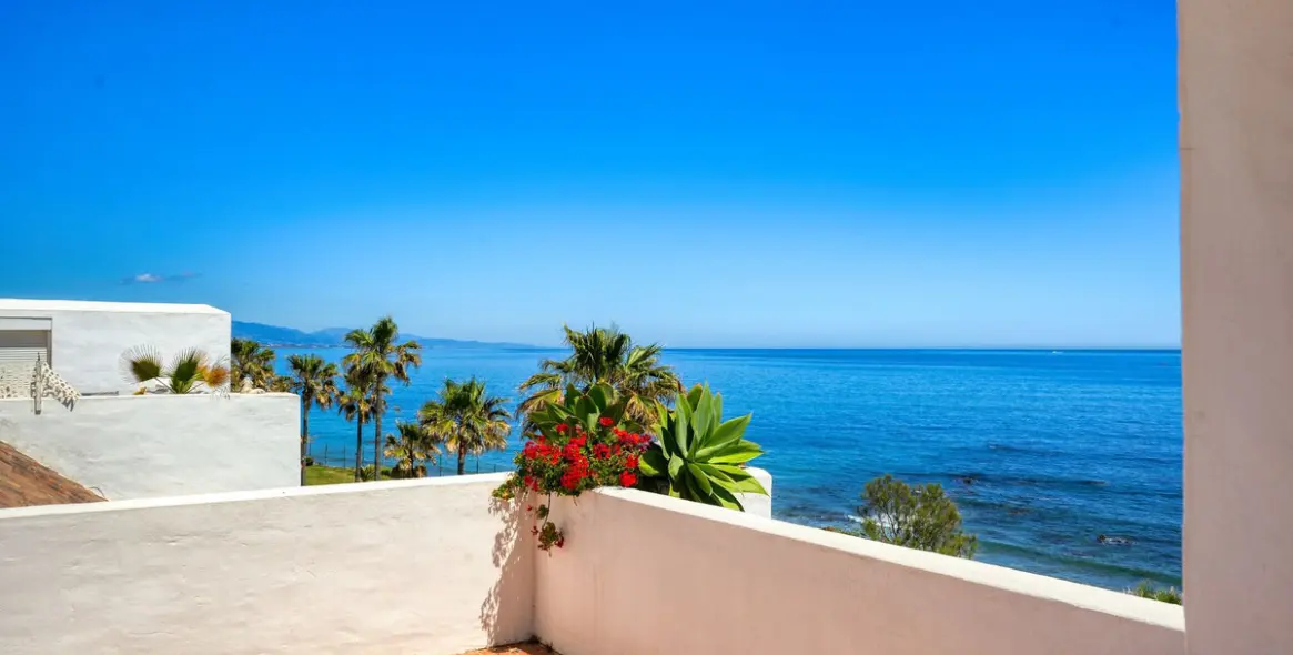 Short-term rent of penthouse in Casares 2