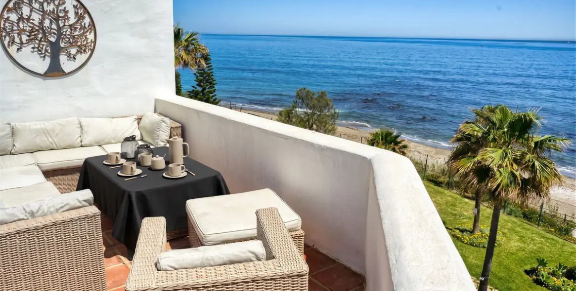 Short-term rent of penthouse in Casares 3