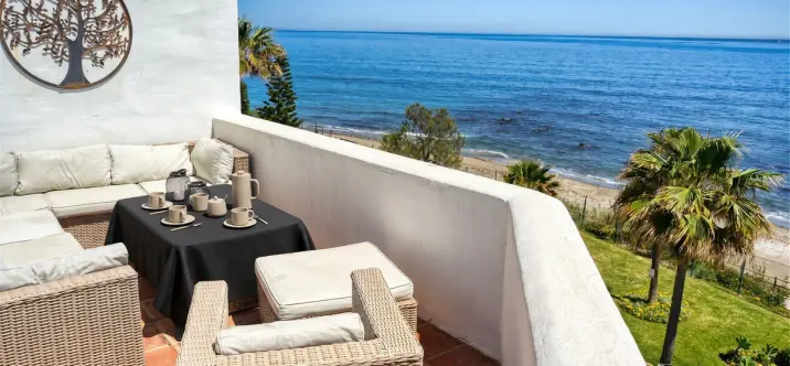 Short-term rent of penthouse in Casares 2