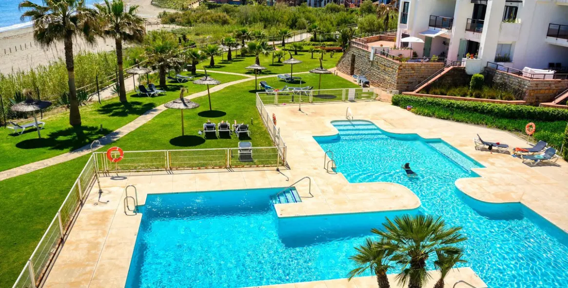 Short-term rent of penthouse in Casares 4