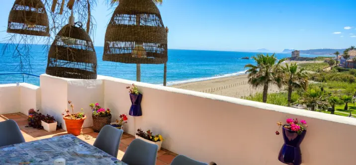Short-term rent of penthouse in Casares 4