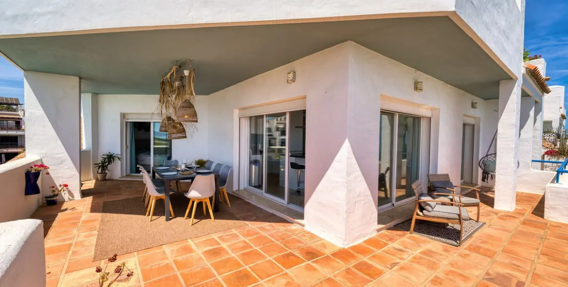 Short-term rent of penthouse in Casares 8