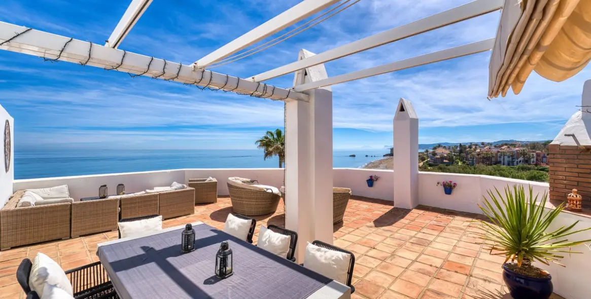 Short-term rent of penthouse in Casares 10