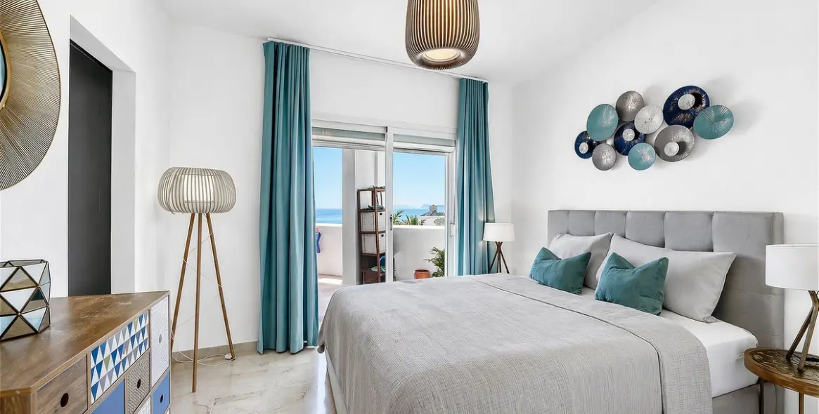 Short-term rent of penthouse in Casares 23
