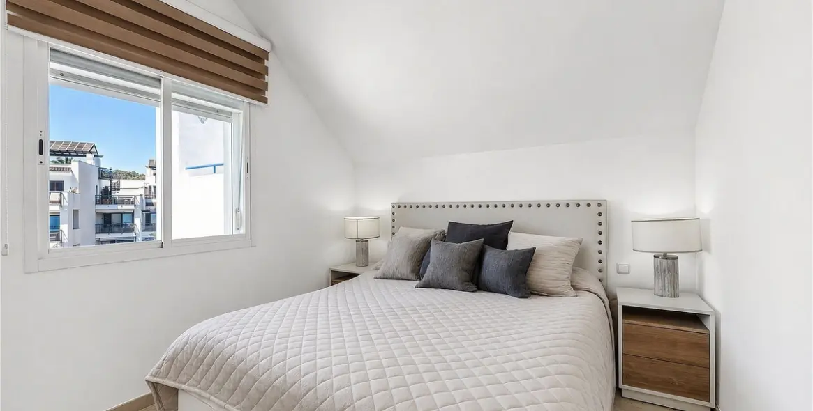Short-term rent of penthouse in Casares 26