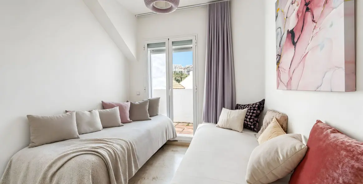 Short-term rent of penthouse in Casares 29