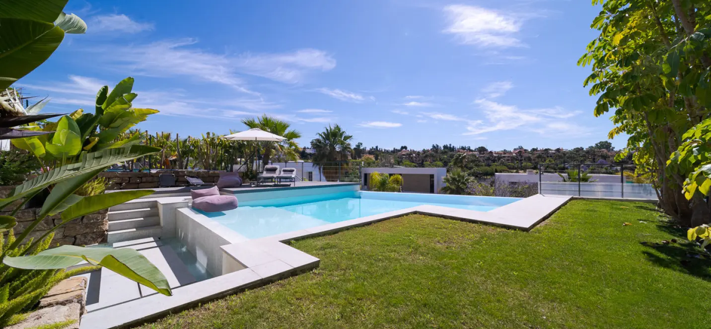 Short-term rent of detached villa in Estepona 1