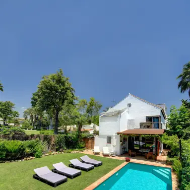 Long-term rent of detached villa in Nueva Andalucía