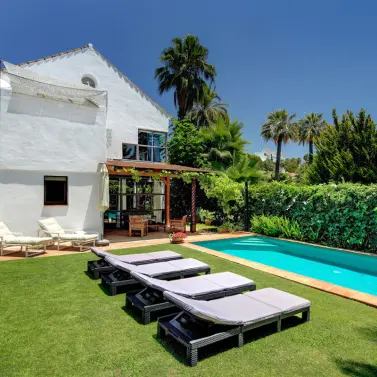 Long-term rent of detached villa in Nueva Andalucía