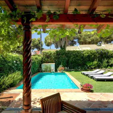 Long-term rent of detached villa in Nueva Andalucía