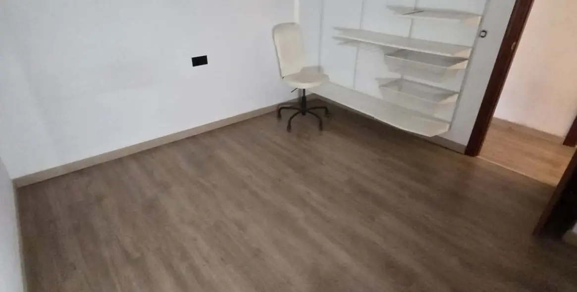 Alquiler a largo plazo de apartamento en planta media en Marbella 12