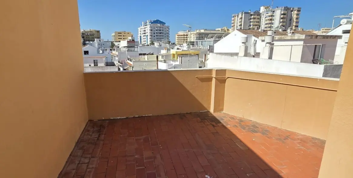 Alquiler a largo plazo de apartamento en planta media en Marbella 26