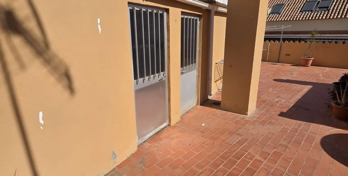 Alquiler a largo plazo de apartamento en planta media en Marbella 27