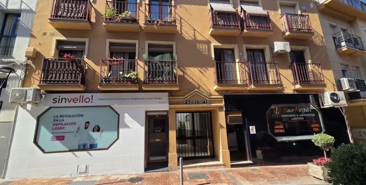 Alquiler a largo plazo de apartamento en planta media en Marbella 31