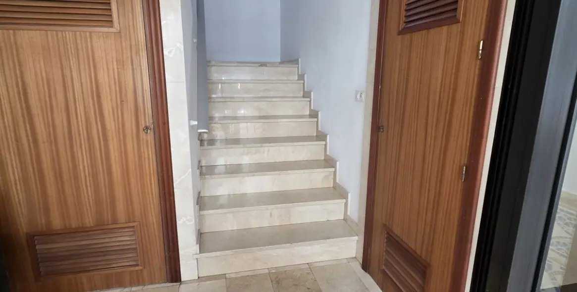 Alquiler a largo plazo de apartamento en planta media en Marbella 39