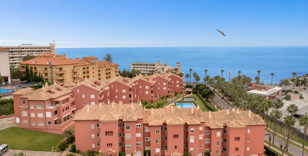Venta de apartamento en planta media en Benalmadena Costa 1
