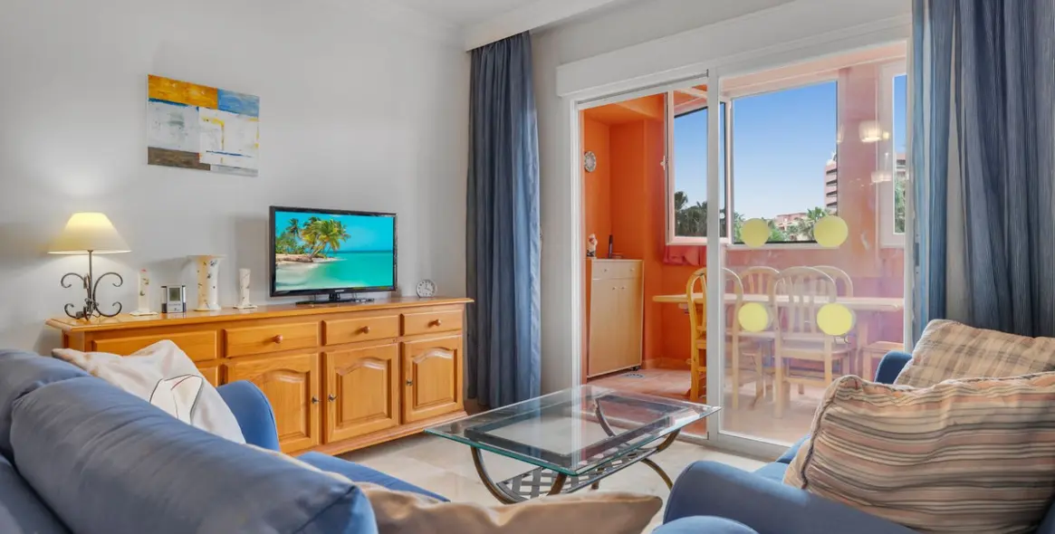 Venta de apartamento en planta media en Benalmadena Costa 4