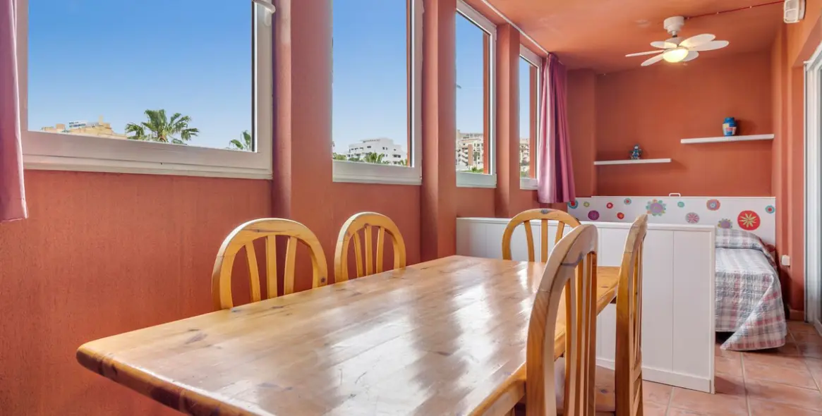 Venta de apartamento en planta media en Benalmadena Costa 6