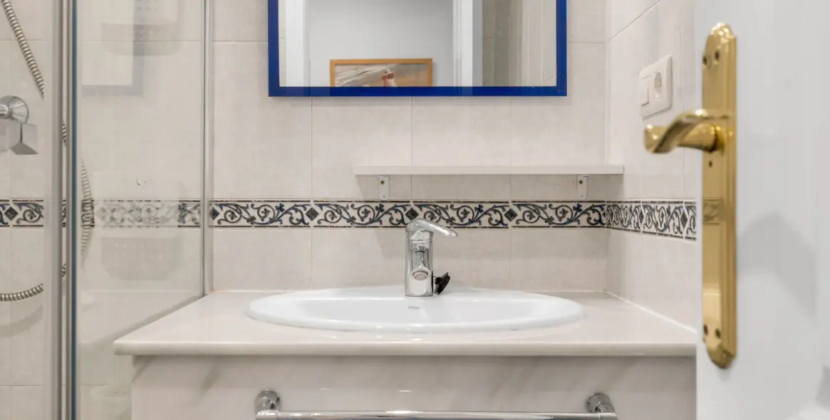 Venta de apartamento en planta media en Benalmadena Costa 16