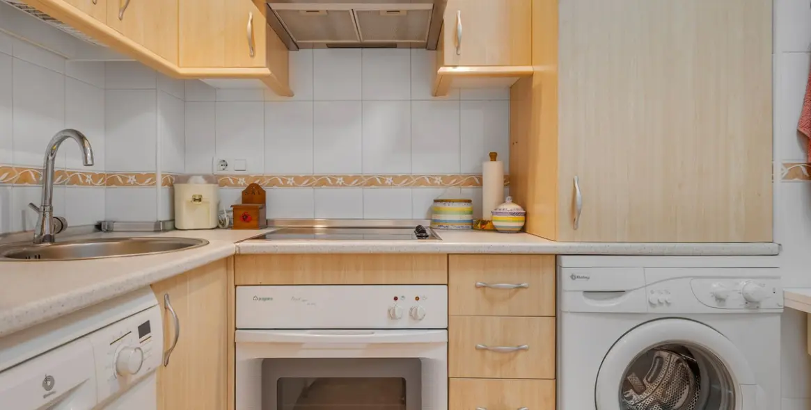 Venta de apartamento en planta media en Benalmadena Costa 19