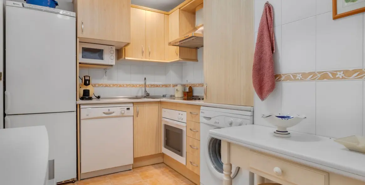 Venta de apartamento en planta media en Benalmadena Costa 20